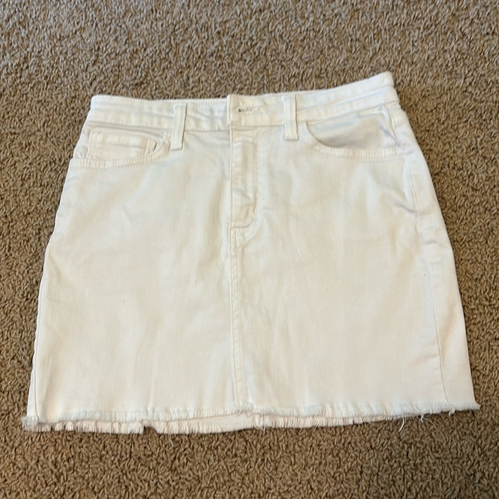 White stretchy denim skirt! Great for daily activities as well as going out!